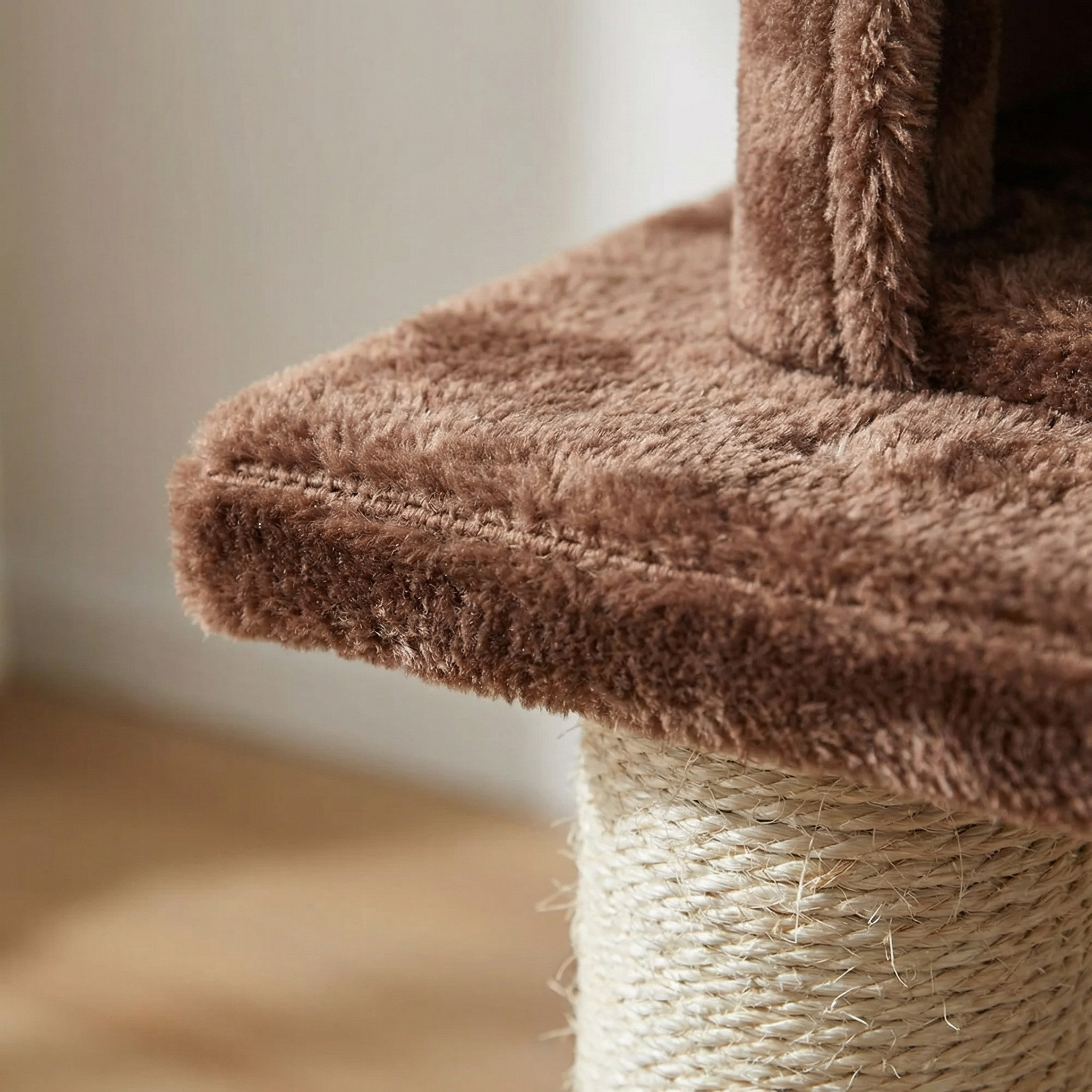 Real Wood Cat tree With Scratch posts, Hammock