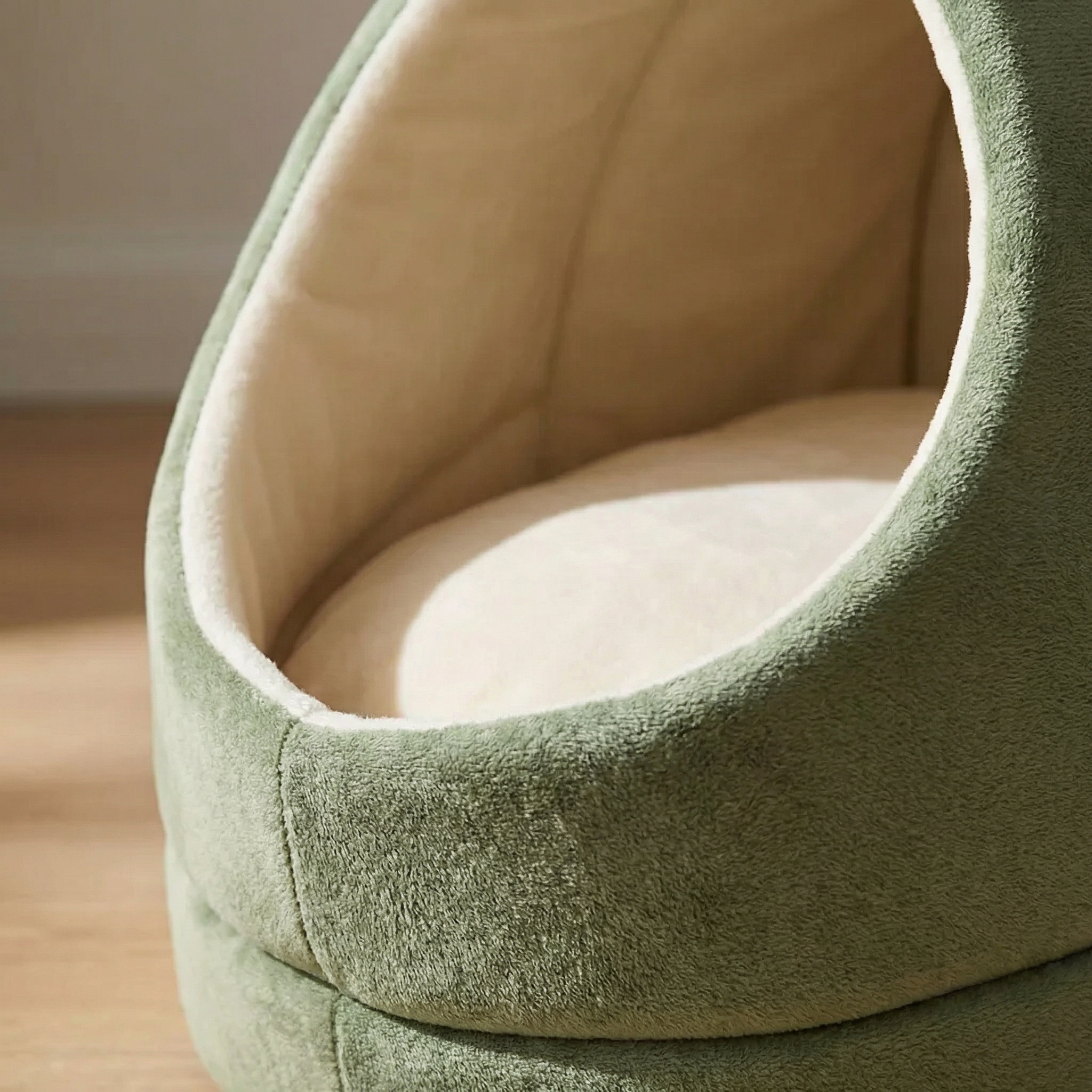 CocoonNest – Ultra-Soft Enclosed Cat Bed