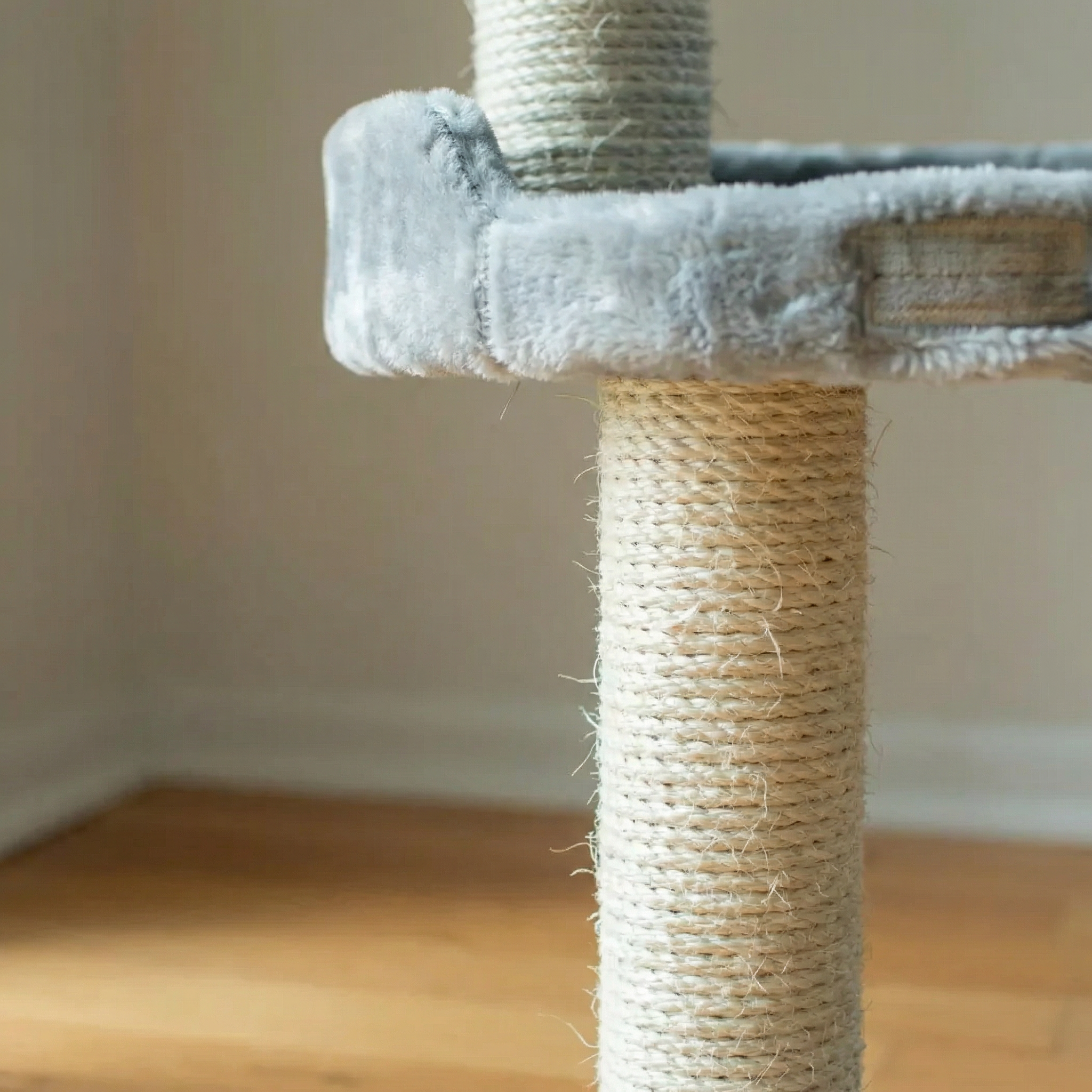 SkyPerch – Compact Cat Scratching Tower